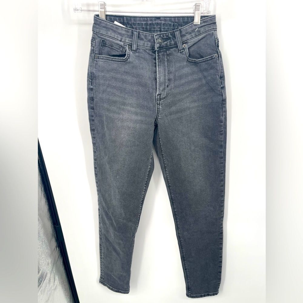Women's American Eagle mom jeans black acid wash size 0‎